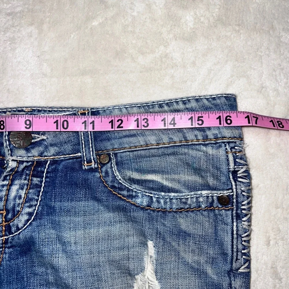 BKE Stella Distressed Denim Bermuda Shorts Medium Wash Blue Size 27 Y2K